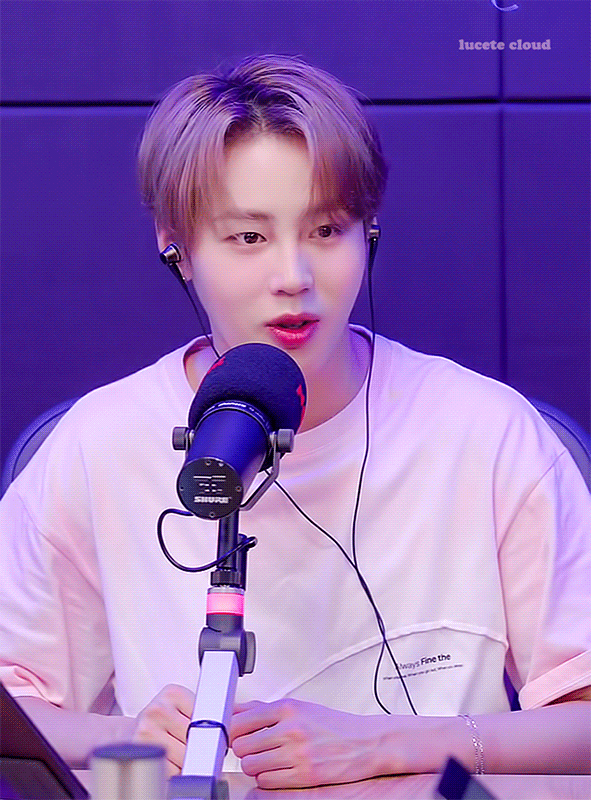 진짜 아무리 봐도 하성운은 토끼상인데 왜 강아지상이라고 하는지 모르겠어 | 인스티즈