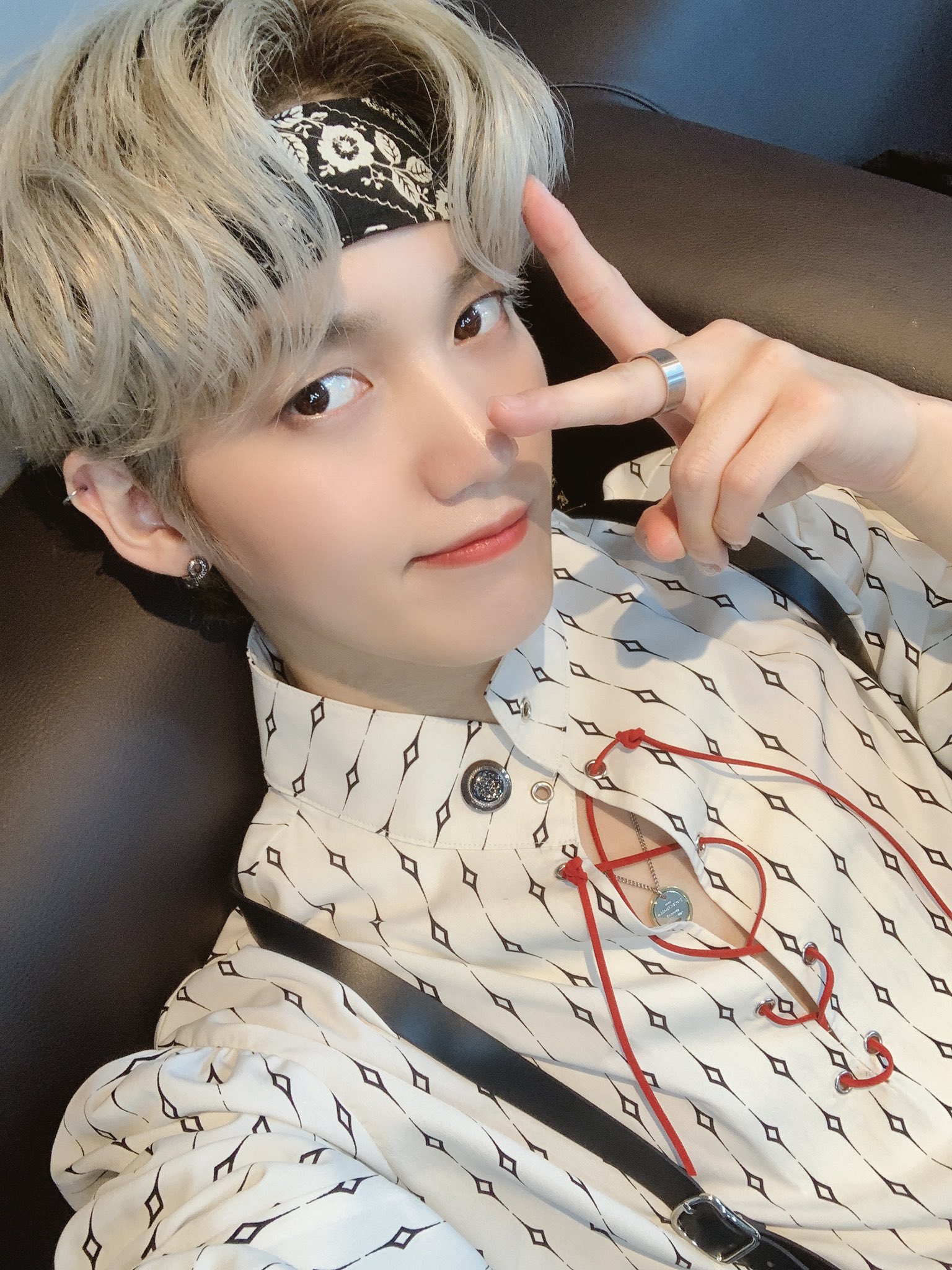 태민선배님 하신다!! 세븐틴 선배님 하신다!! 하고 대기실 모니터 1열에서 본방사수하는 캐럿과 샤월 아이돌 | 인스티즈