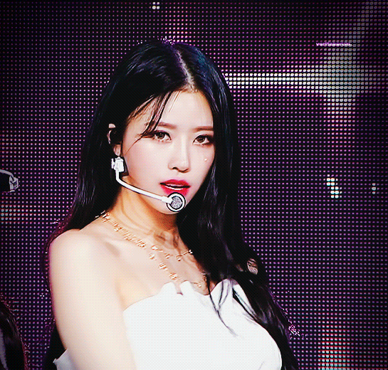 이미주... 개쩌는 얼굴 볼사람... | 인스티즈