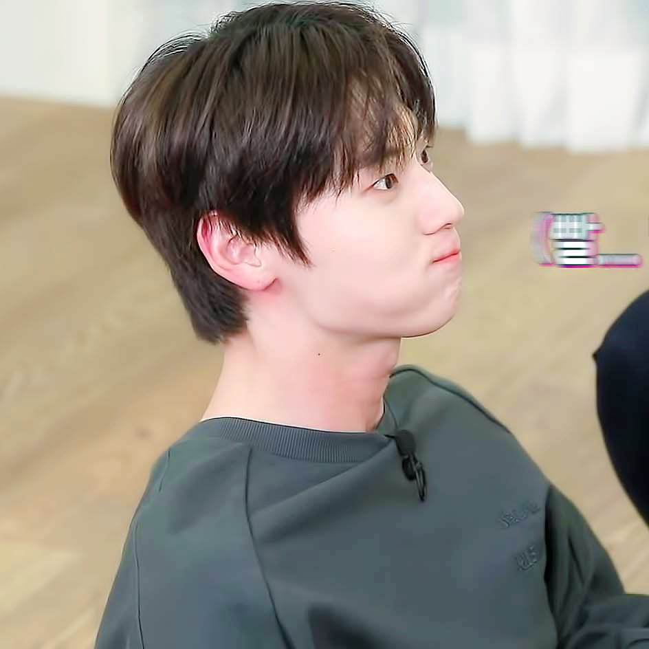 근데 황민현 너무 귀여워 | 인스티즈