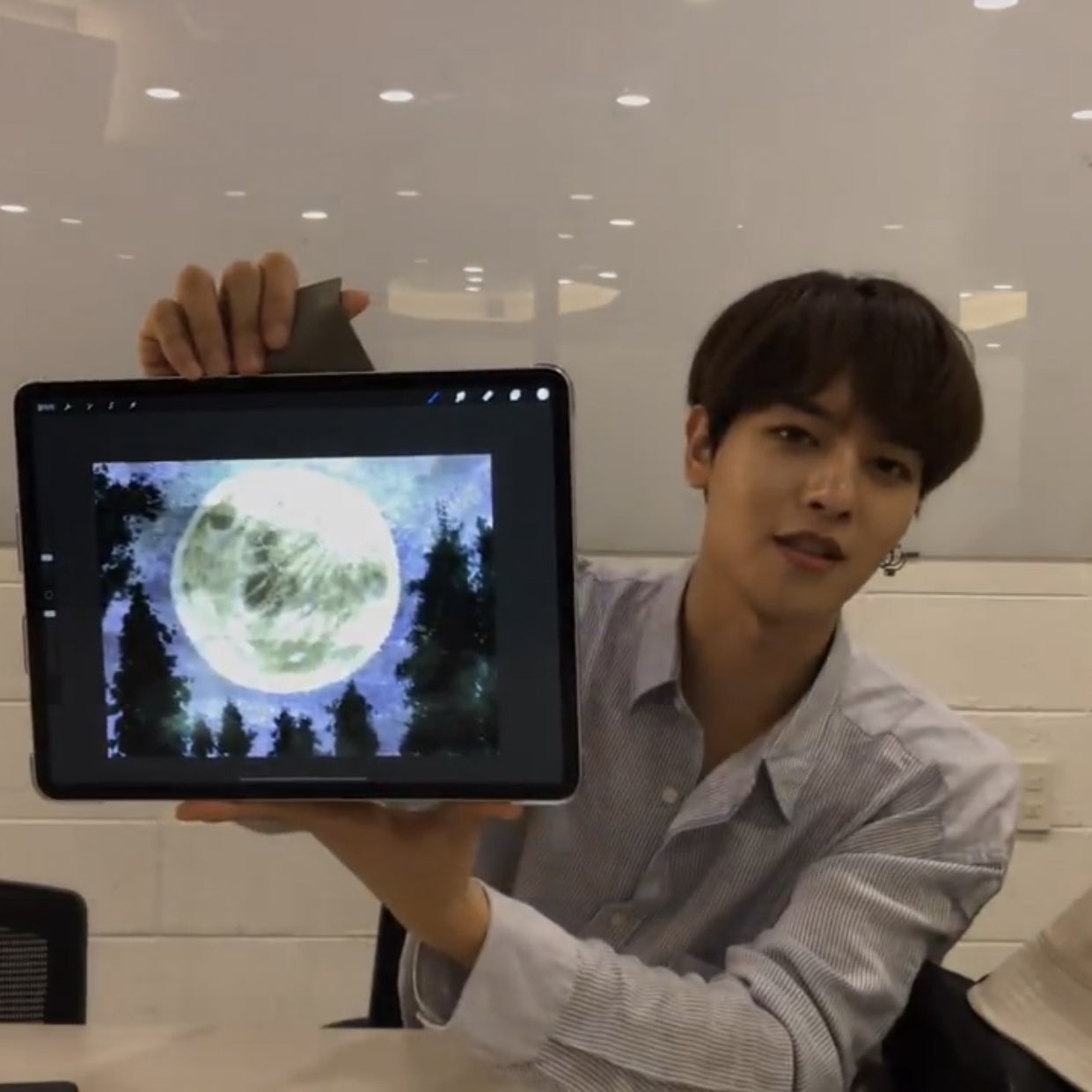 원어스 레이븐 어떻게 그림도 잘그려.... | 인스티즈