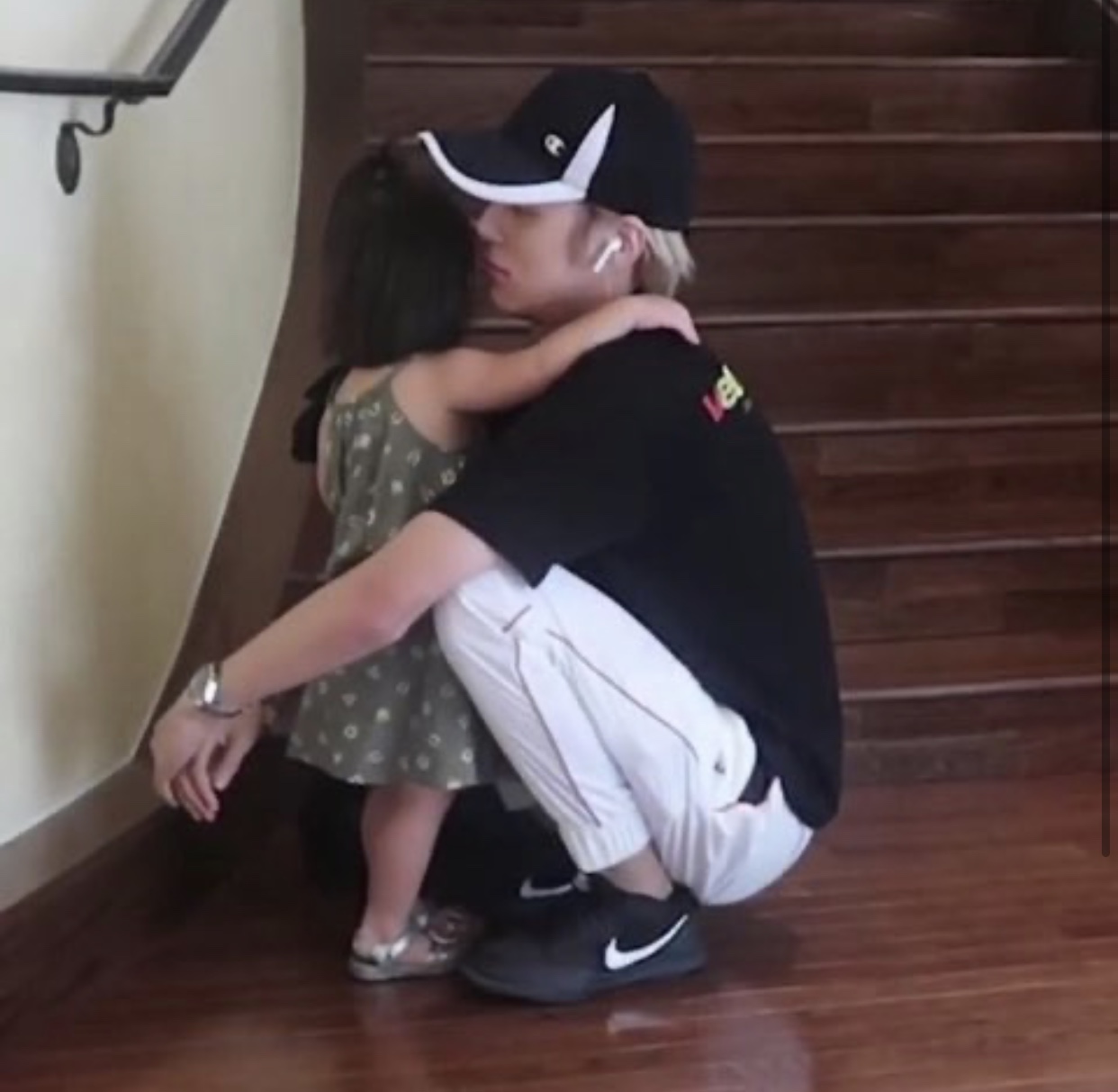 솔직히 몬엑 팬들아 이 사진 너무 나랑 결혼한 사진 같지 않아 ? | 인스티즈