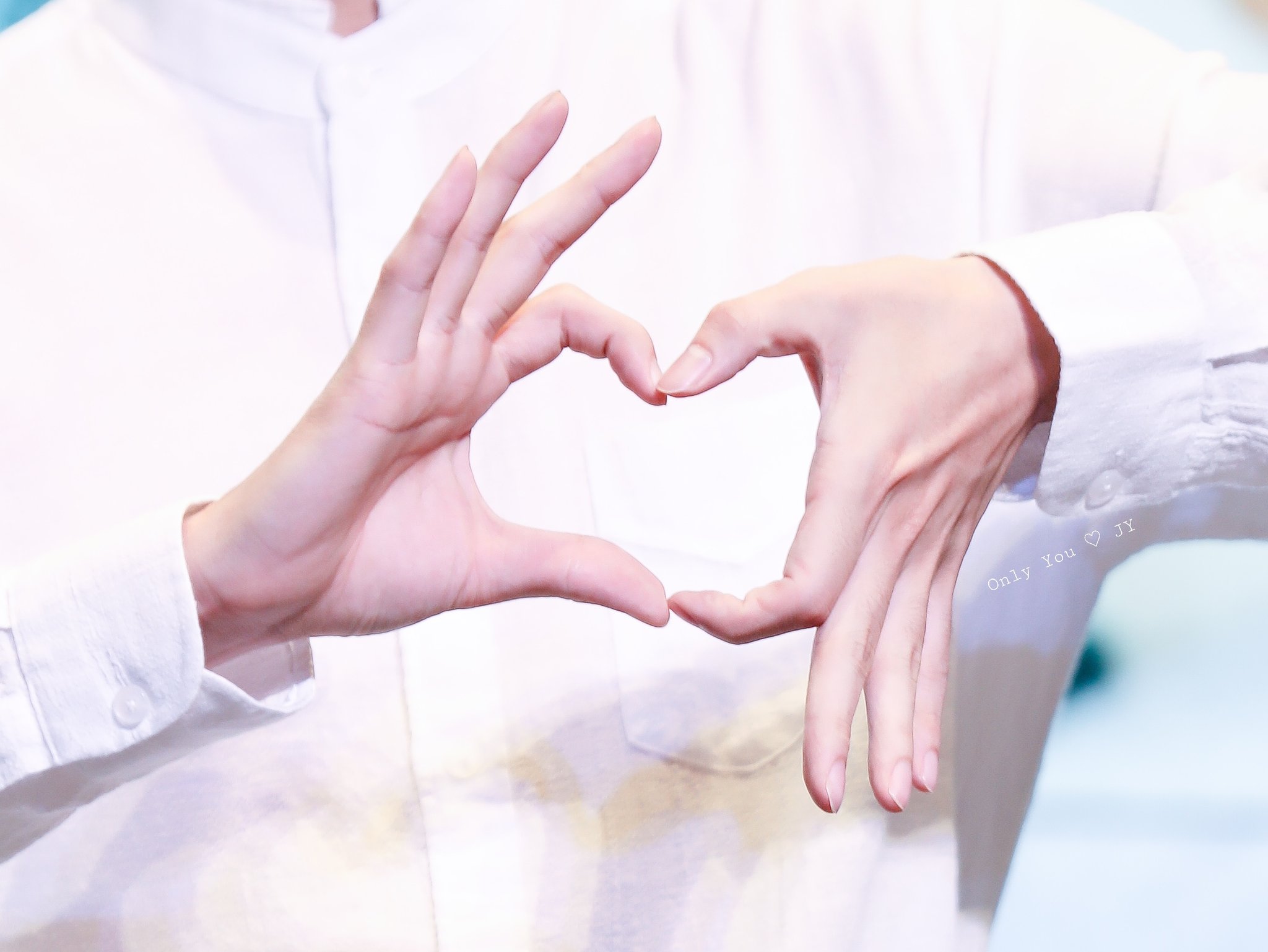 정진영 손 너무 예뻐 .... | 인스티즈