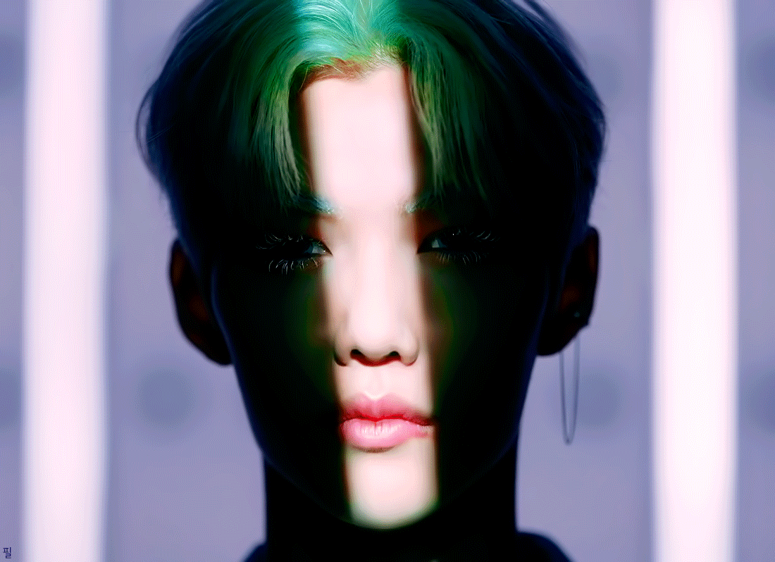 필릭스 진짜 과한 스타일링 끝판왕인데 너무 잘받아먹음 | 인스티즈