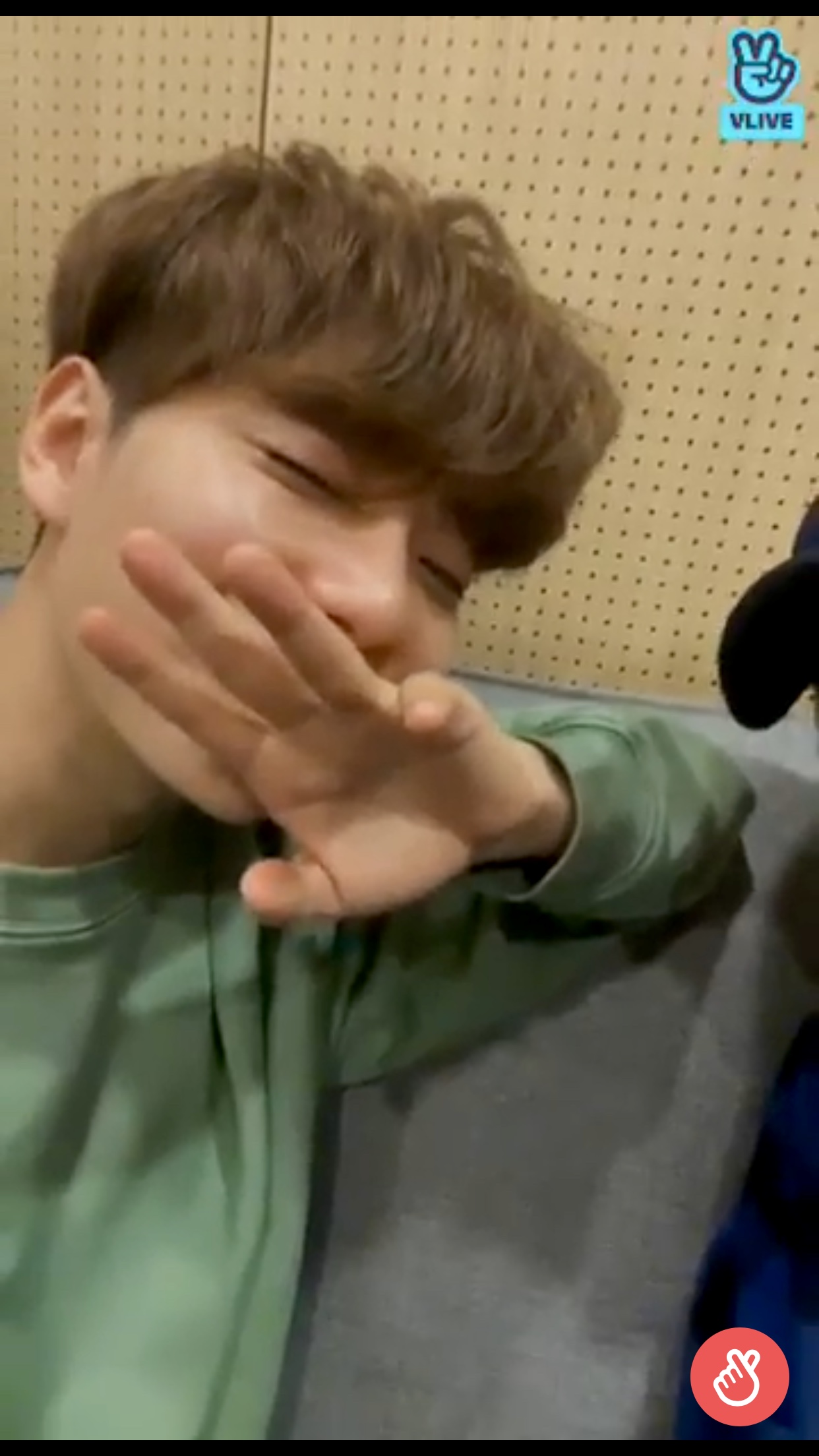 온앤오프 이션이 멤버들 브이앱 스타일 따라는거 겁나웃겨ㅋㅋ | 인스티즈