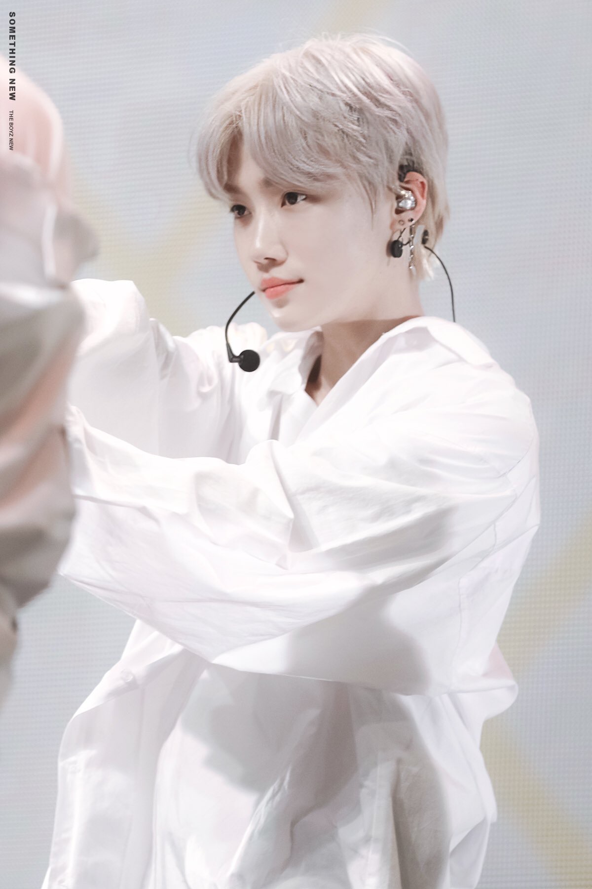 평생 핑머만 한 것 같은 더보이즈 뉴가 처음 백금발로 나타났을 때 | 인스티즈