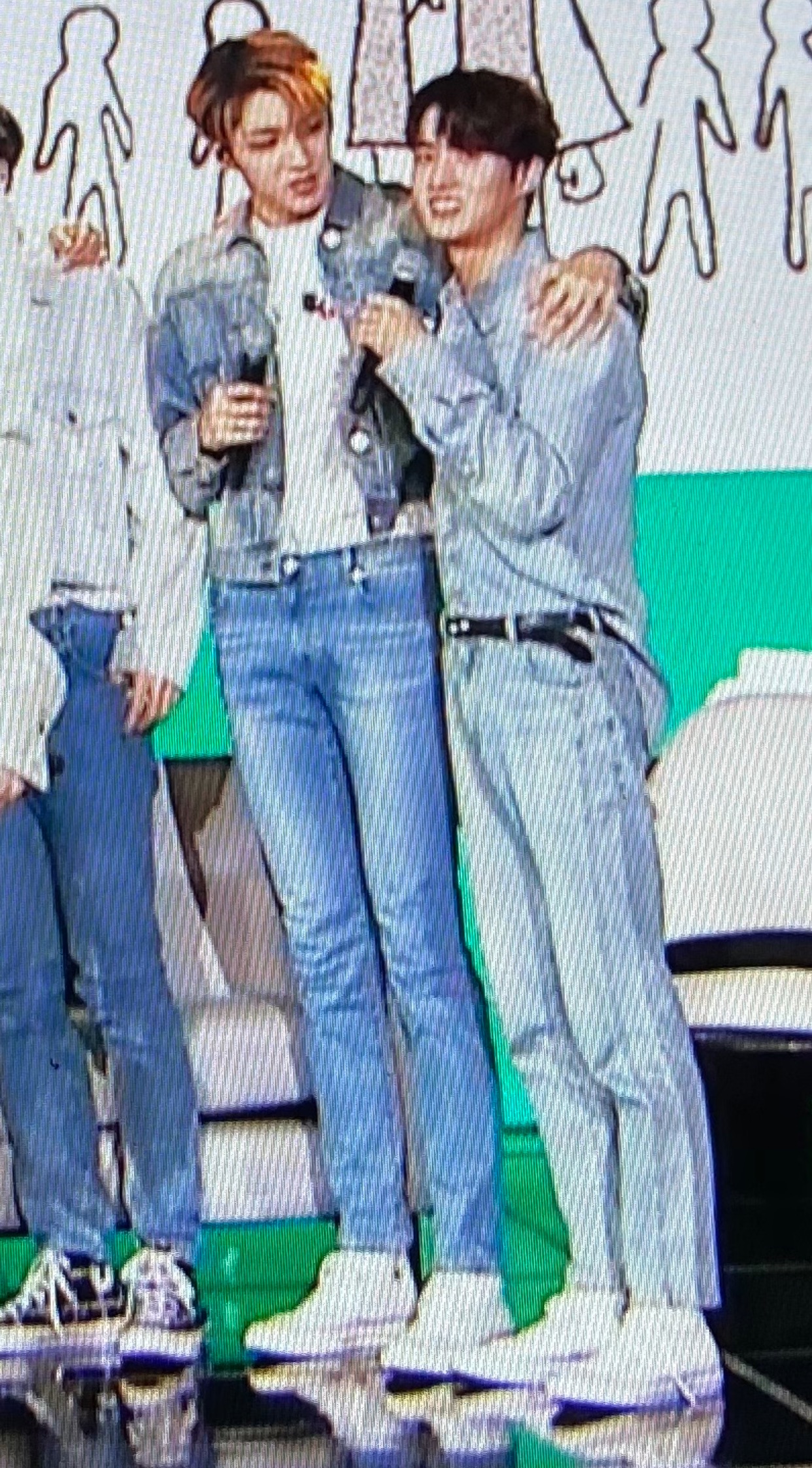 우리 막내 다리길이 아이돌 탑 파이브안에 들지 않을까 | 인스티즈