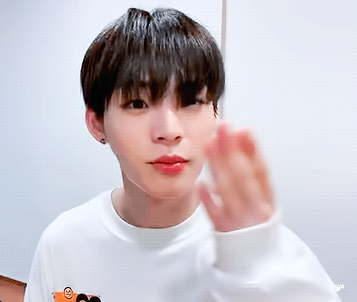 새벽한시에 셀카와 함께 자장가 커버 올려주는 김효진..새벽의 보배 맞따 | 인스티즈