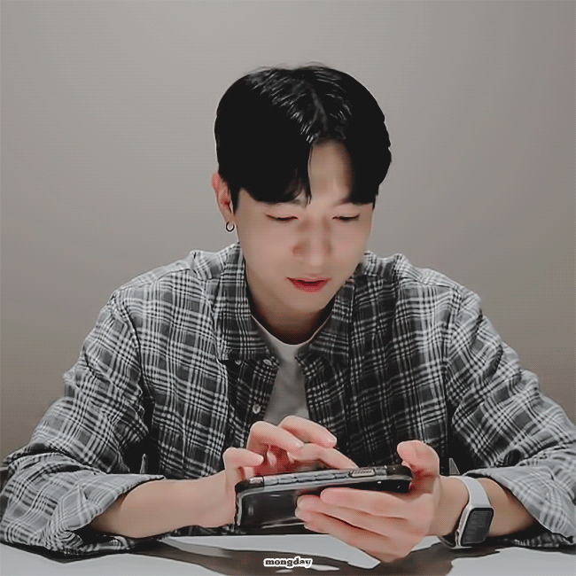 직원들이랑 멤버들이 이 곡은 솔로곡으로 내라고 했는데 멤버들이랑 같이 부르겠다고 그룹곡으로 낸 그 곡 | 인스티즈