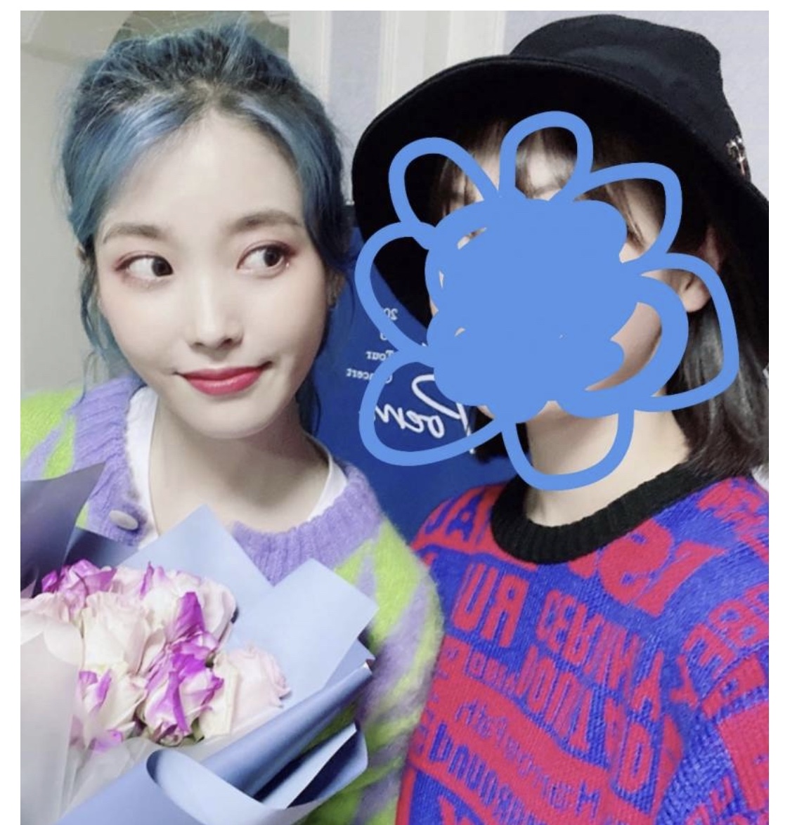 아이유가 사진 찍어줄 때 자주 하는 습관(?) | 인스티즈