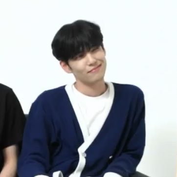 데이식스 원필 거만한 표정 지은 이유: MD 약자 맞춰서 | 인스티즈