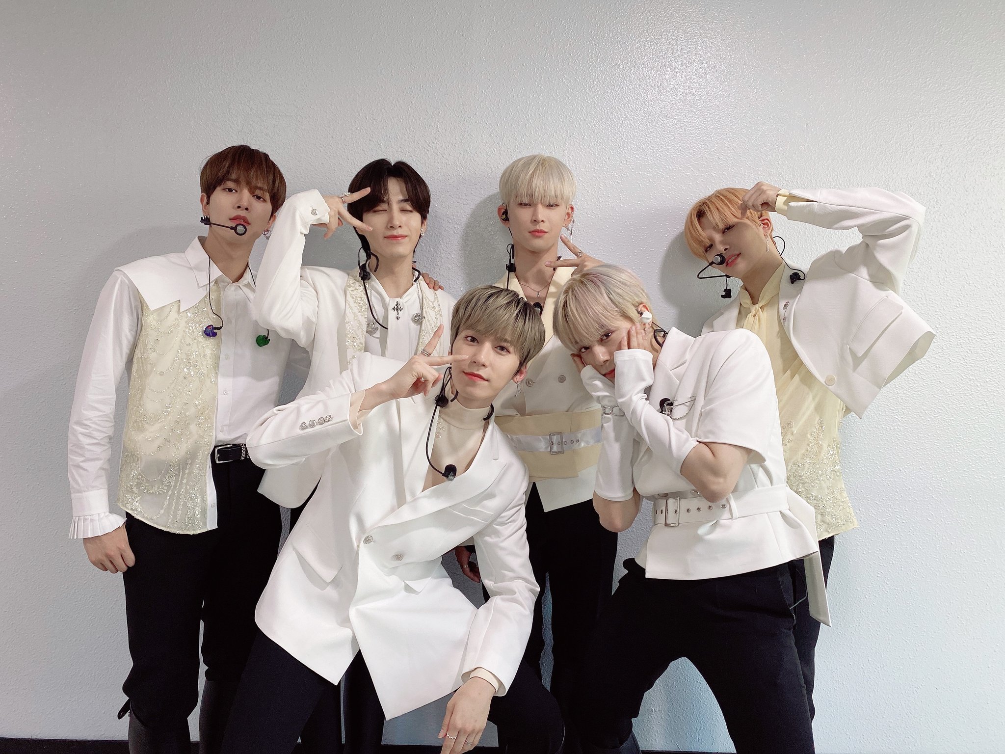 와 오늘 원어스 의상 뭐야 | 인스티즈