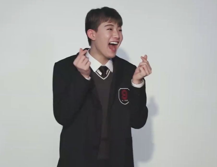 트레저 준규 믹나 프로필 촬영때 하트 날리고 부끄러워하는거 봐 | 인스티즈