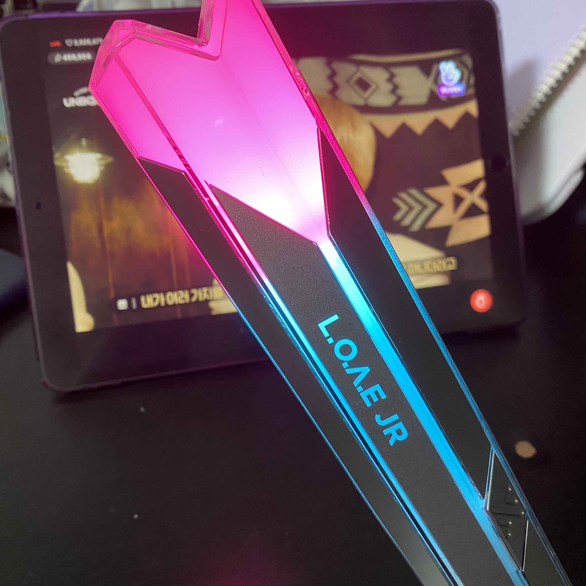 뉴이스트팬, 오랜만에 응원봉꺼내.... | 인스티즈