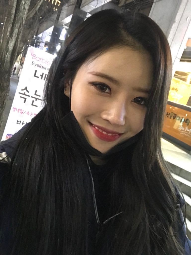 어떤 머글이 홍대에서 이미주 봐서 셀카 찍은건데 진짜 개예쁘구나를 느꼈던 짤 | 인스티즈