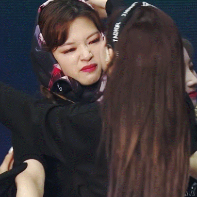 많이 힘들었던 두 동생들 따스하게 안아주는 나연이 | 인스티즈