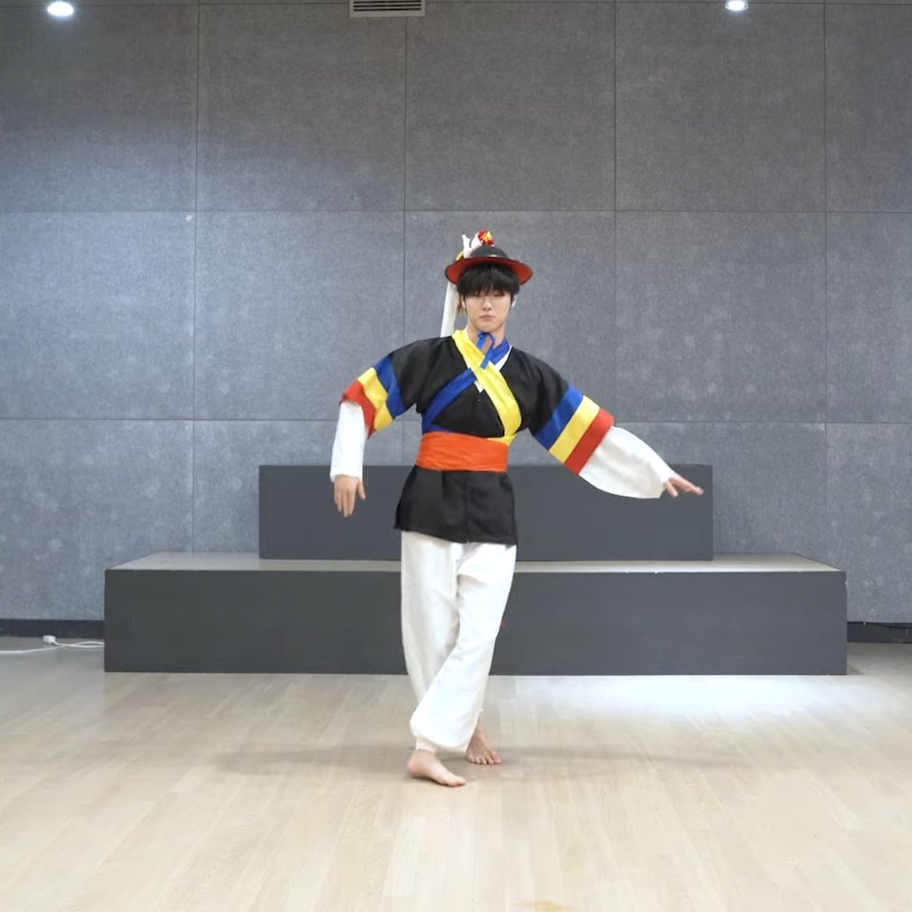 우리집 안무 이름이 상모돌리기 안무야.?? | 인스티즈