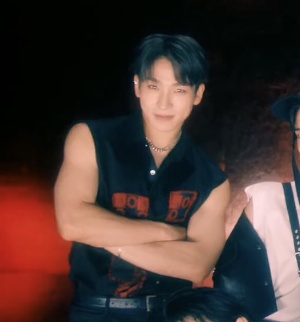 이상연 진심 팔뚝 무슨일인데?! | 인스티즈