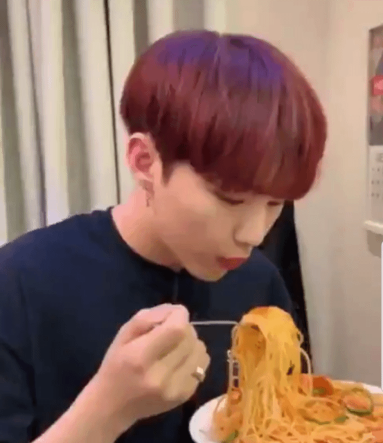 나는 그게 너무 웃겨 오.마이걸 바나나 알러지 원숭이를 제일 잘 커버할것 같은 남돌로 제일 많이 언급되는 그룹이 | 인스티즈