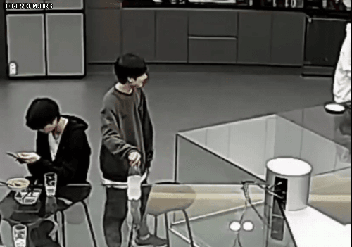 ㄱ 어색하길래 어 좀 재밌겠는데 하고 잡은 씨피가 | 인스티즈