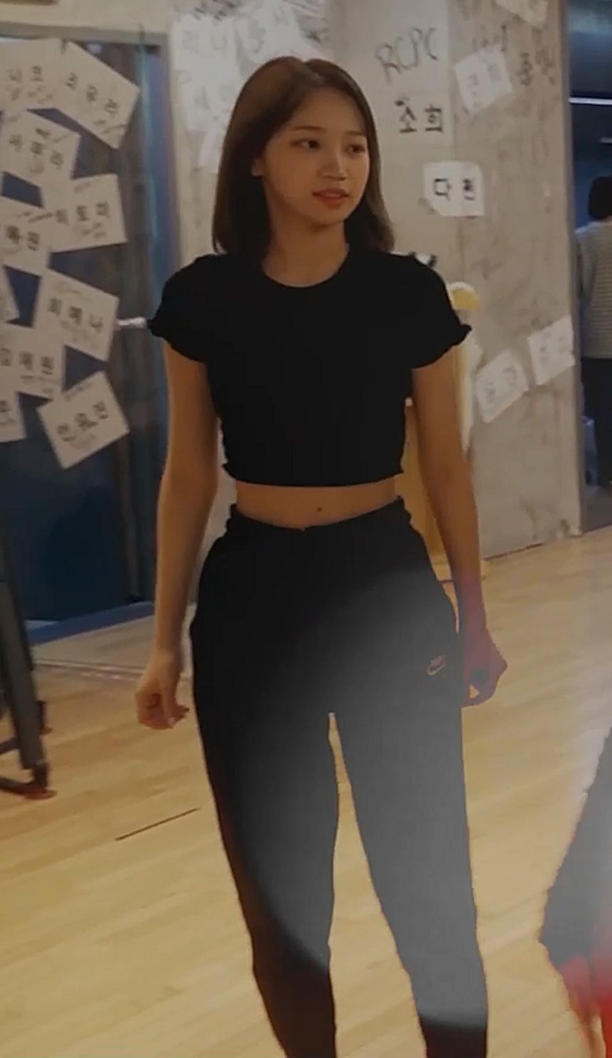 여기 어디야? 아이즈원이랑 로켓펀치 이름표 붙어있는데..? | 인스티즈