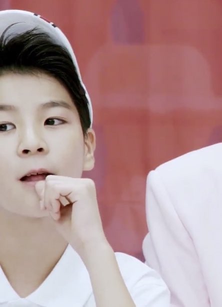 진짜 아이돌 인재야 너무 잘생김 | 인스티즈