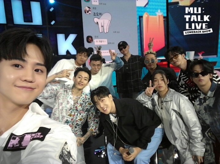 방금 올라온 하이어 뮤직, 양요섭 단체 사진인데 양요섭 혼자 ㅠ 너무 순한맛 ㅠ | 인스티즈