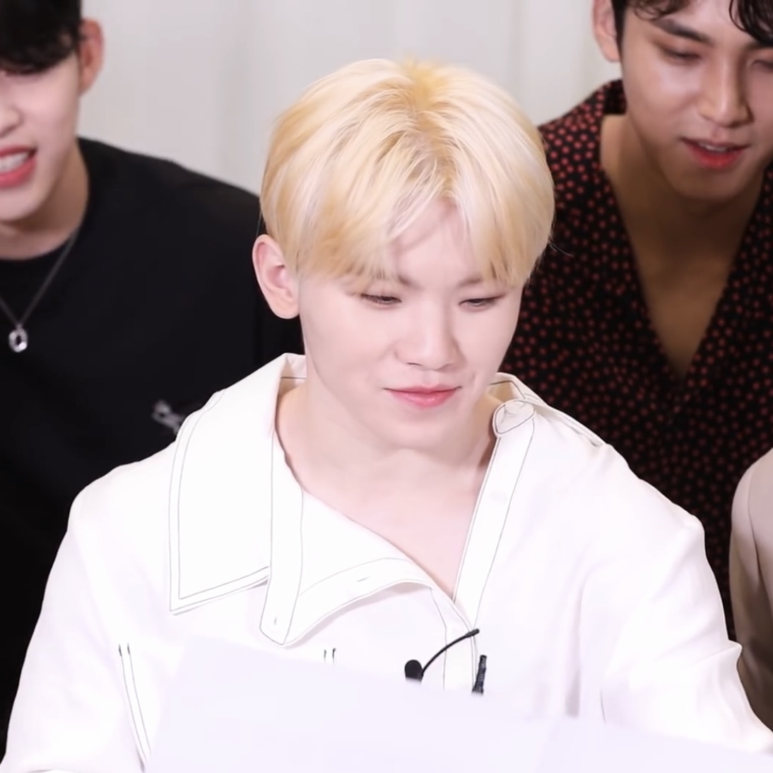 세븐틴 영상 보다가 우지 진짜 너무 뽀얘서 캡쳐함 | 인스티즈