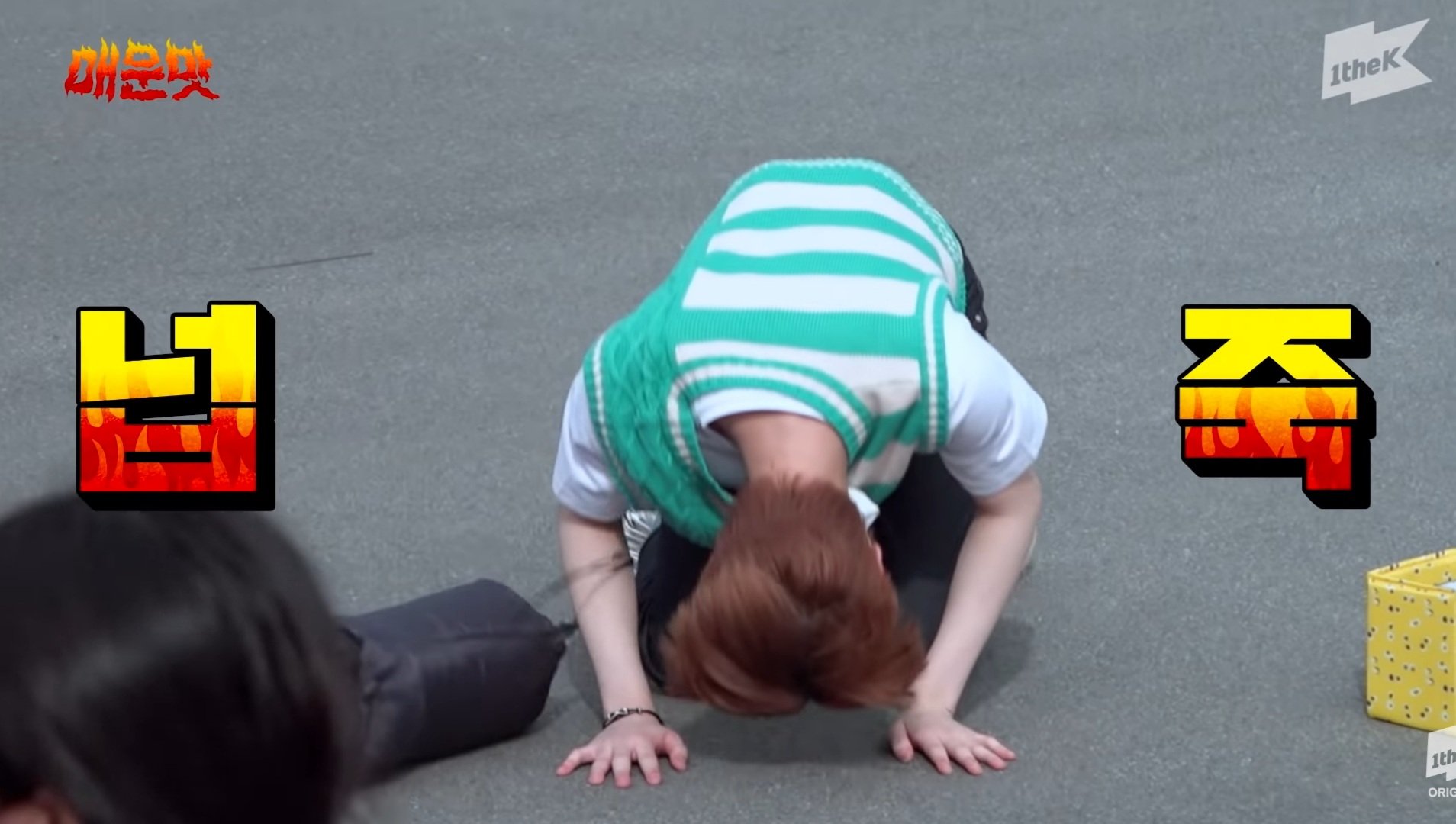 원어스 야구복이라길래 화이트려나했더니 | 인스티즈