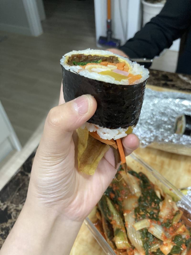 얘들아 이거 김밥이다 주먹밥이다 | 인스티즈