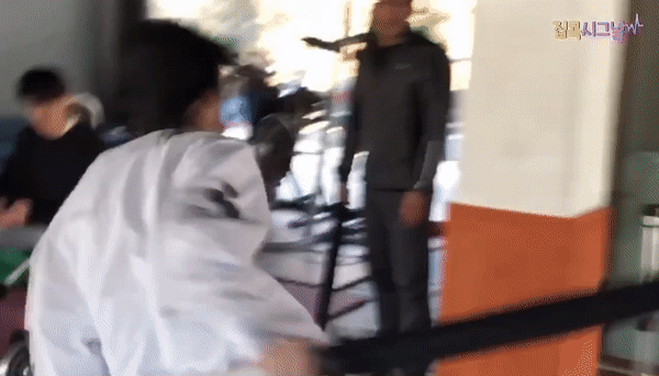 10년동안 많이 진화한 아이유 액션 실력.gif | 인스티즈