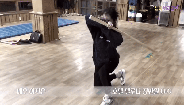 10년동안 많이 진화한 아이유 액션 실력.gif | 인스티즈