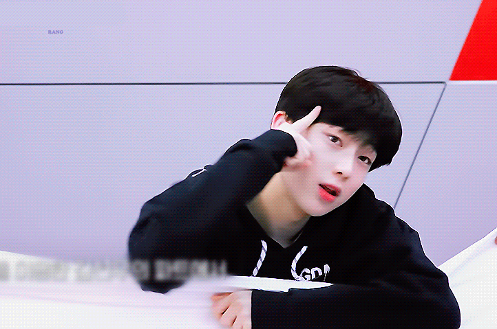 아이랜드 출연자이자 엔하이픈 김선우 얼굴 보고 가세요 (๑>◡<๑) | 인스티즈