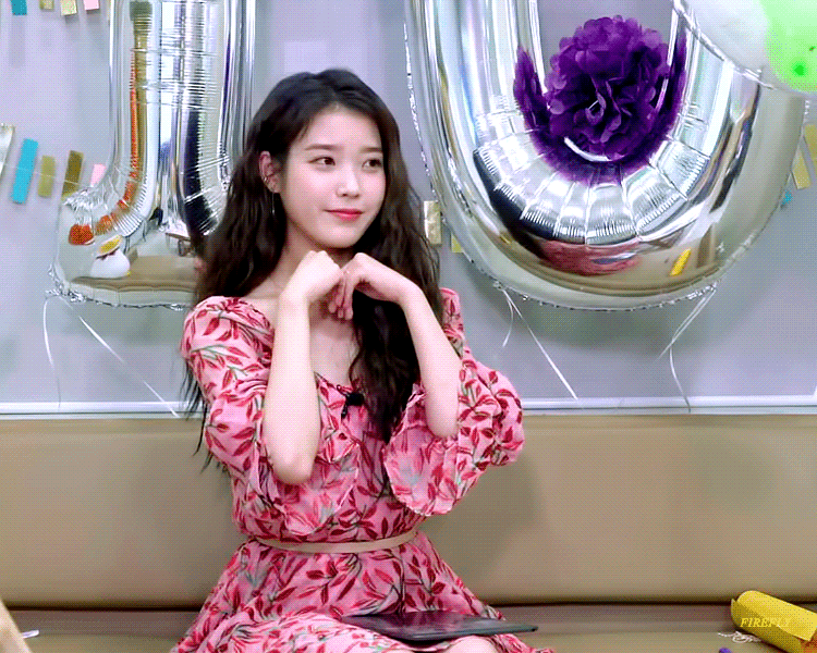 아이유: 12년차 아이돌의 짬에서 나오는 바이브로... | 인스티즈