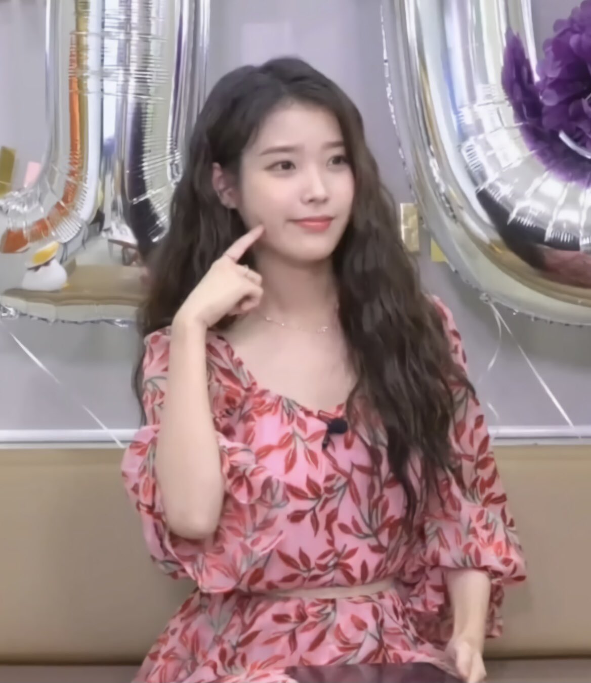 오늘자 브이라이브 사랑💗🌸이 사람으로 태어난 아이유 얼굴 모음 | 인스티즈