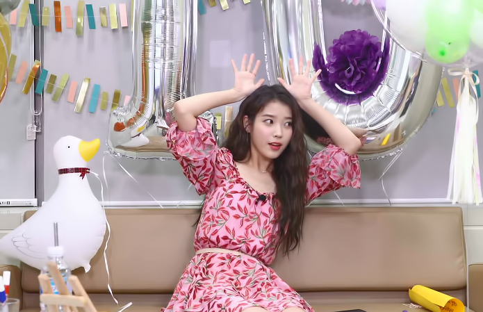 오늘자 브이라이브 사랑💗🌸이 사람으로 태어난 아이유 얼굴 모음 | 인스티즈