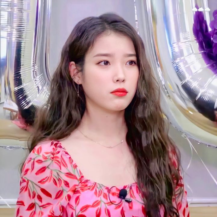 오늘자 브이라이브 사랑💗🌸이 사람으로 태어난 아이유 얼굴 모음 | 인스티즈