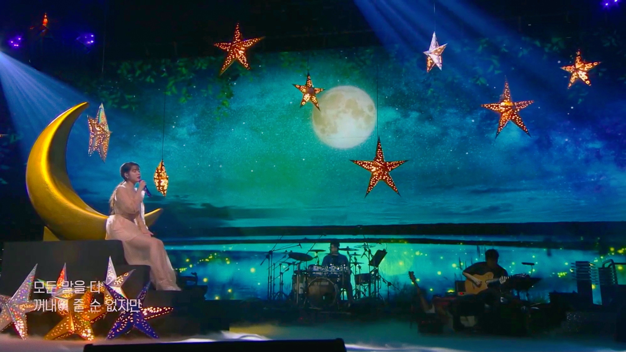 타팬 아이유님 캡쳐한거 보정해서 가져옴! | 인스티즈