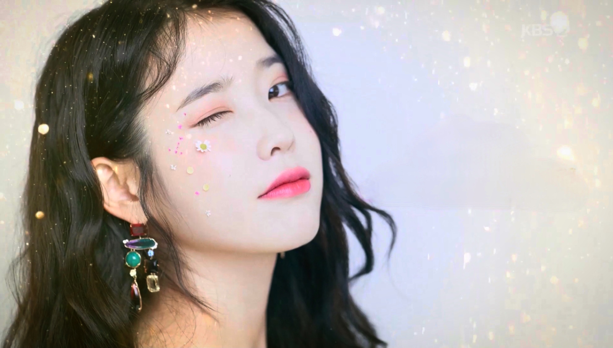 타팬 아이유님 캡쳐한거 보정해서 가져옴! | 인스티즈