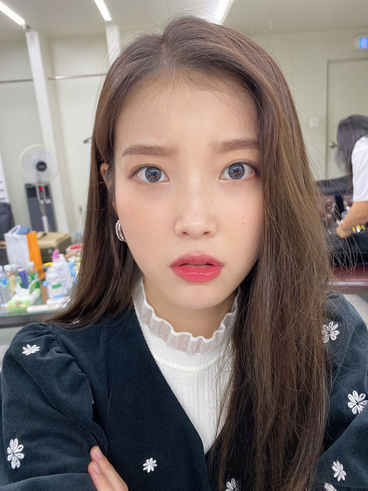 오늘 올라온 아이유 셀카들 보고가세요 .. 💜🥺 | 인스티즈