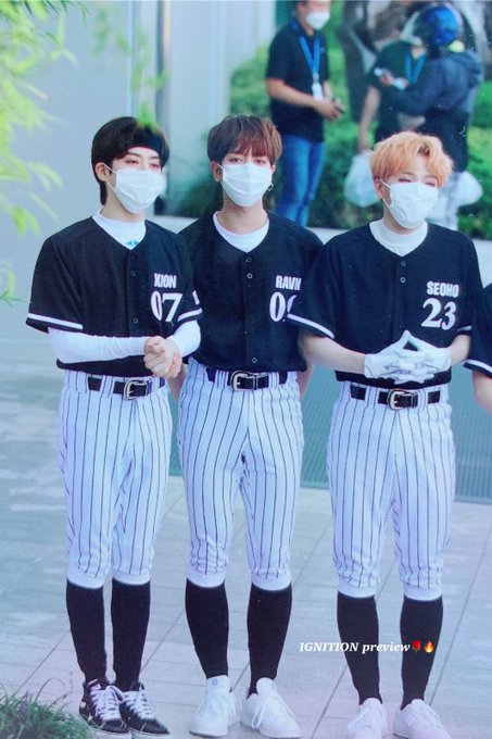 원어스들아 오늘 의상 진짜 야구복이다,,,, | 인스티즈