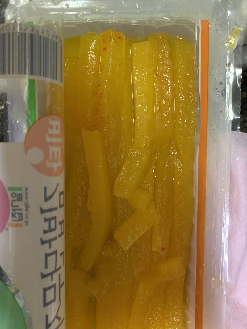 이거 단무지 상한건가?? | 인스티즈