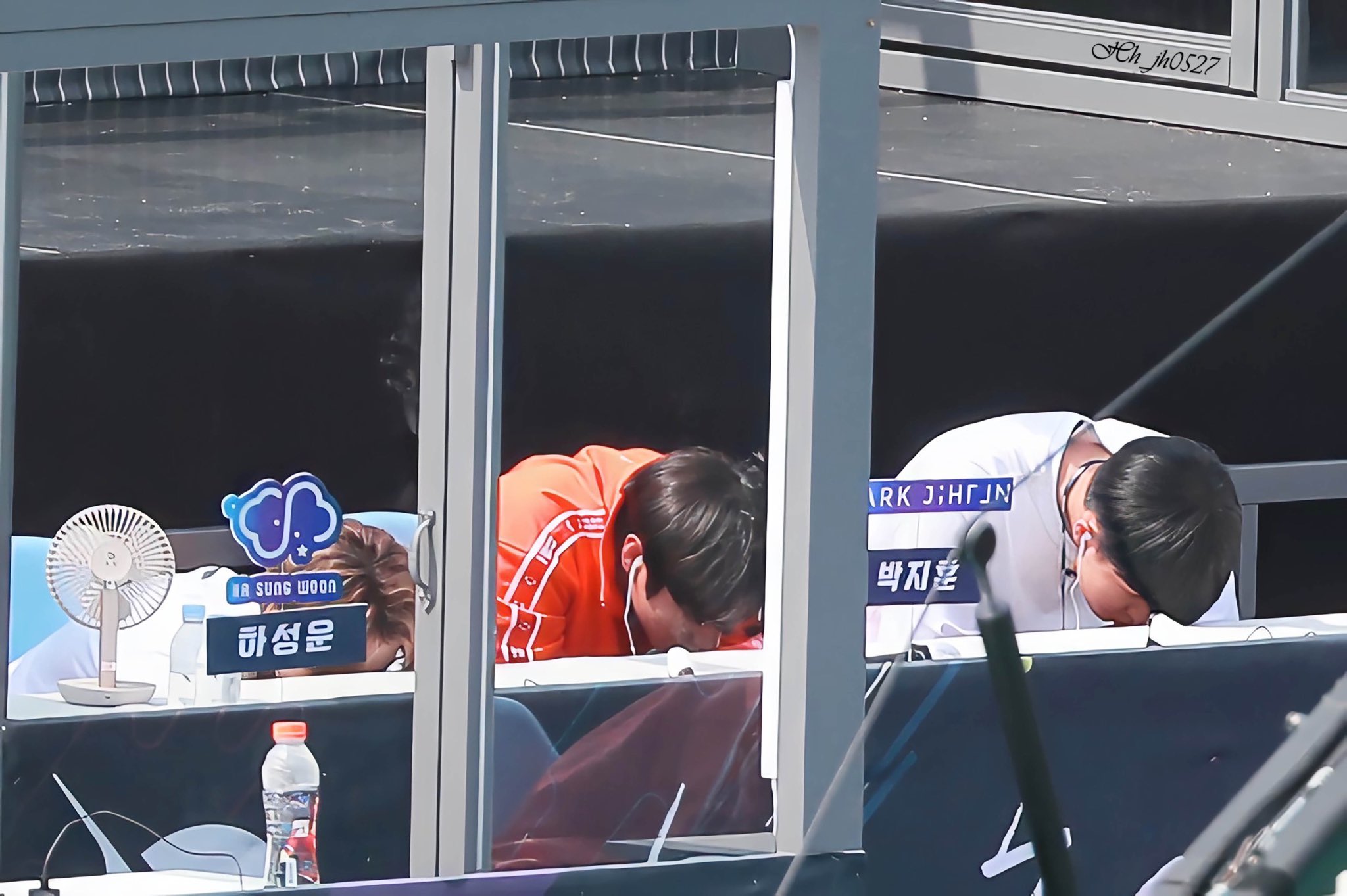 이번에 아육대 배그 연합팀 하성운 박지훈 김재환 이 사진 개웃기다ㅋㅋㅋㅋㅋㅋㅋㅋ | 인스티즈