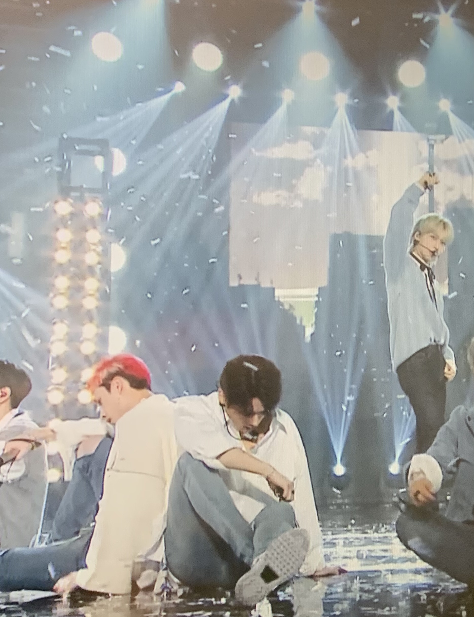 지금 음중 보는데 스키즈 이분 누구셔?? | 인스티즈