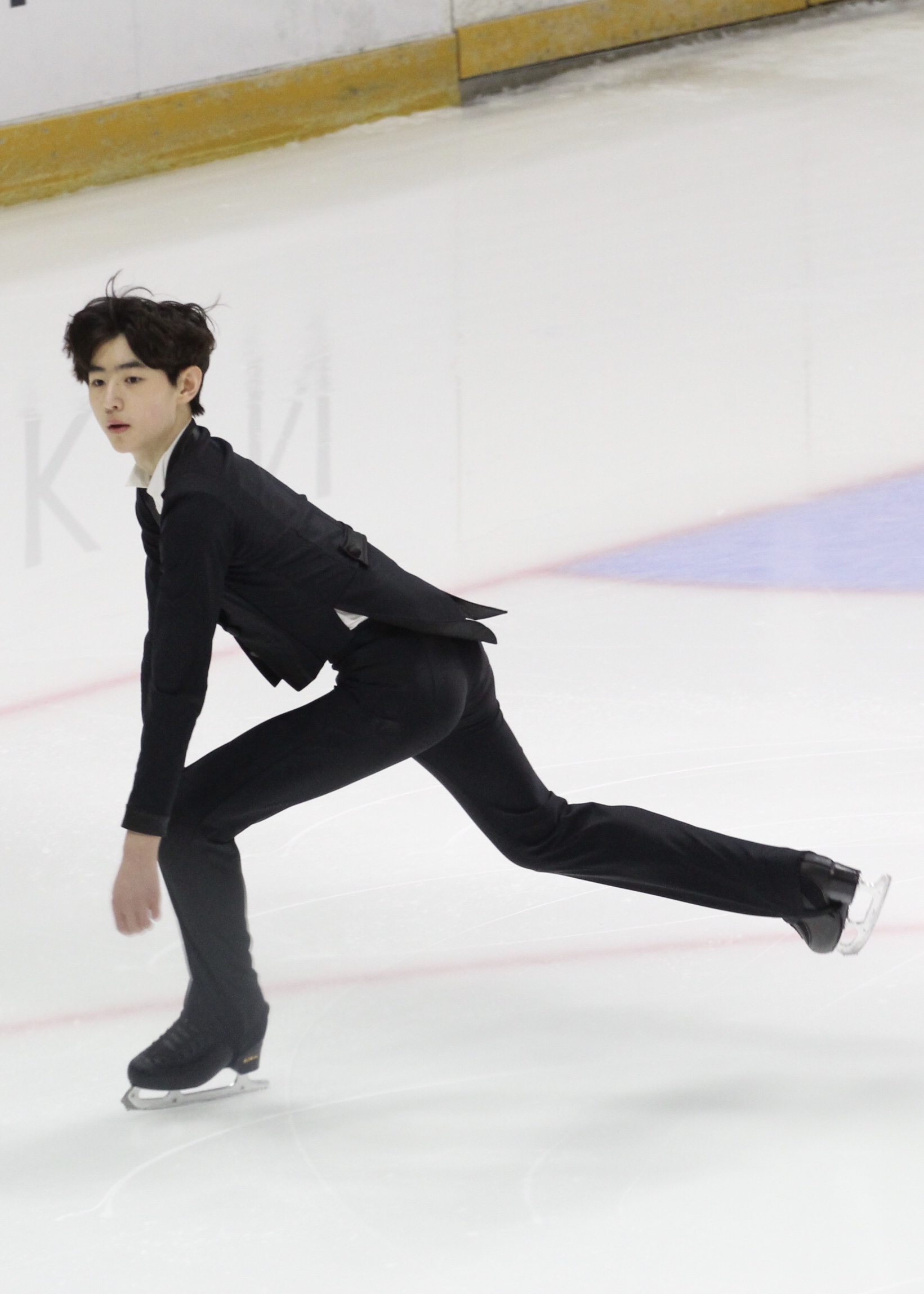 박성훈 팬들아 성훈이 데뷔 기념으로 하드 뒤져서 피겨 사진 몇개 더 가져옴 | 인스티즈