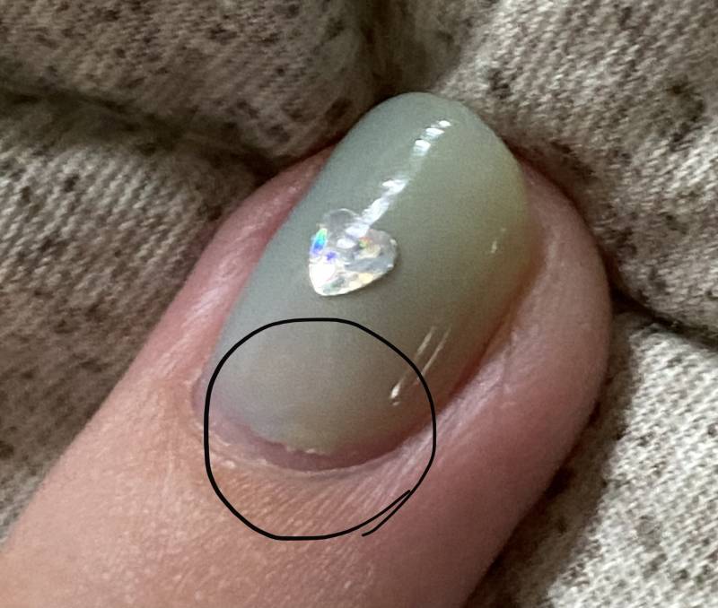 익들아ㅠㅠ 나 젤네일 한지 일주일도 안됐는데 끝부분이 계속 일어나 | 인스티즈