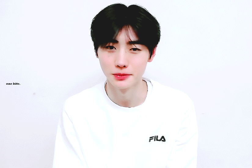 저녁에 뭘 많이먹구 그래가지구... 볼살도 많이 올라오고.. | 인스티즈