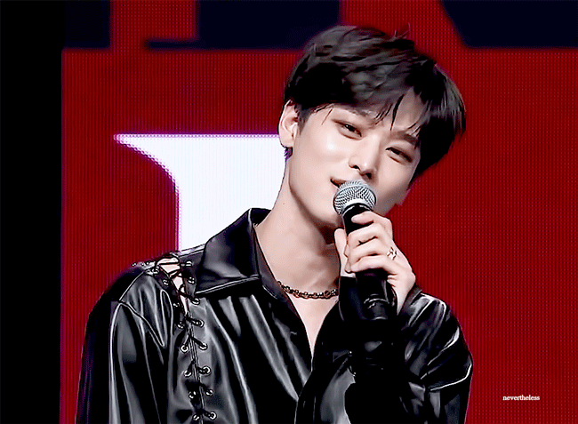 무대 끝나면 이주연 머리 붕방붕방 되는거 귀여워 죽겠다 | 인스티즈