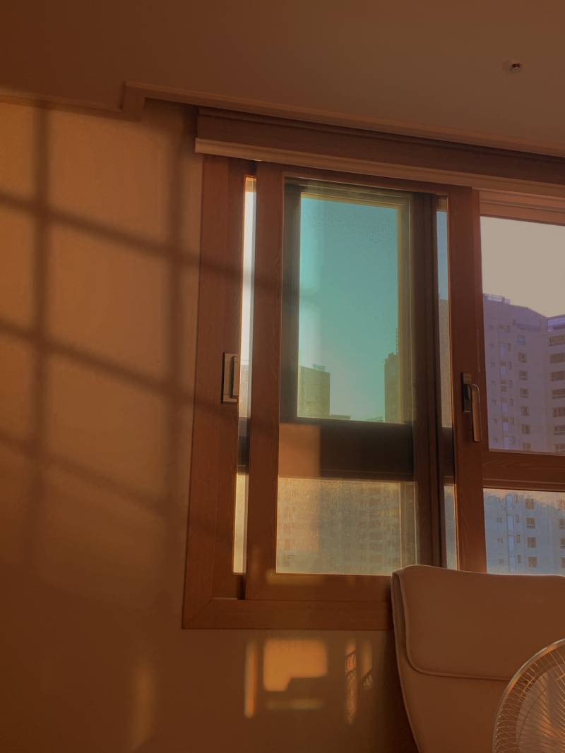 아까 노을질때 찍은 내방 | 인스티즈