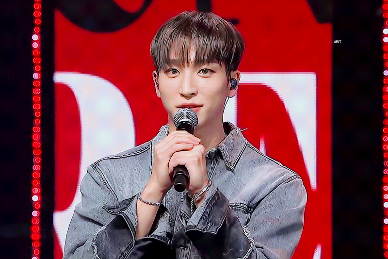 그이가 생각나는 새벽이네...? 더보이즈 반장 사진 풀고 가야겠다 | 인스티즈